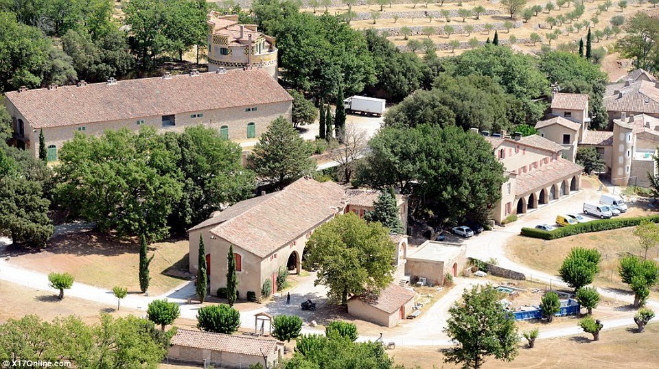 Πώς θα χωρίσουν τα 400 εκατ. $ ο Πιτ με την Τζολί - Η αμύθητη περιουσία τους [εικόνες]  | iefimerida.gr 0