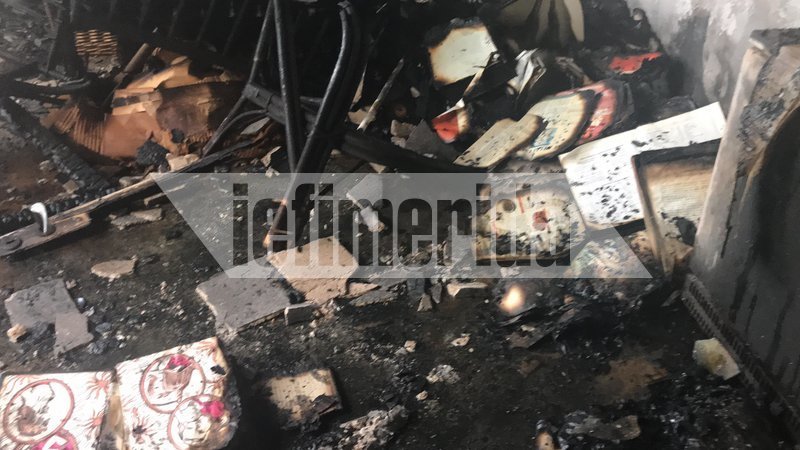 Καμένα έπιπλα και μεγάλες ζημιές άφησε πίσω της η φωτιά σε σπίτι δίπλα στην αποθήκη στο Περιστέρι [εικόνες & βίντεο] | iefimerida.gr 1