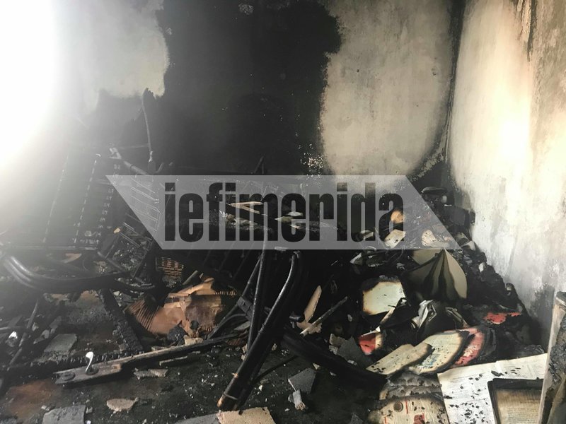 Καμένα έπιπλα και μεγάλες ζημιές άφησε πίσω της η φωτιά σε σπίτι δίπλα στην αποθήκη στο Περιστέρι [εικόνες & βίντεο] | iefimerida.gr 4