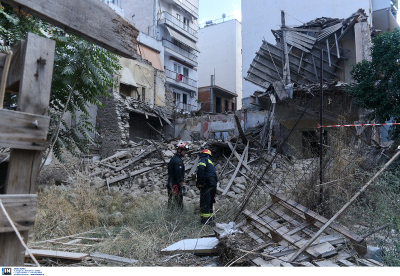 Μερική κατάρρευση κτιρίου στον Πειραιά [εικόνες] | iefimerida.gr 1