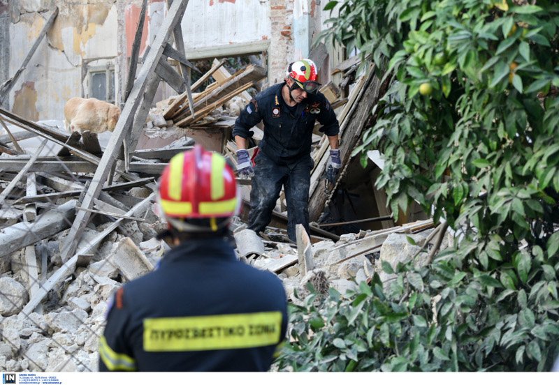 Μερική κατάρρευση κτιρίου στον Πειραιά [εικόνες] | iefimerida.gr 2