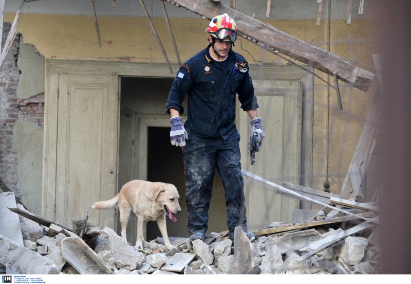 Μερική κατάρρευση κτιρίου στον Πειραιά [εικόνες] | iefimerida.gr 4
