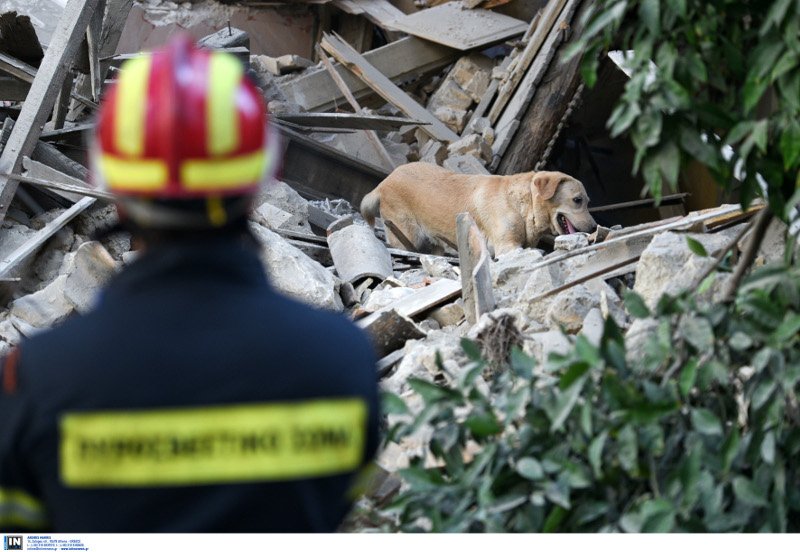 Μερική κατάρρευση κτιρίου στον Πειραιά [εικόνες] | iefimerida.gr 3