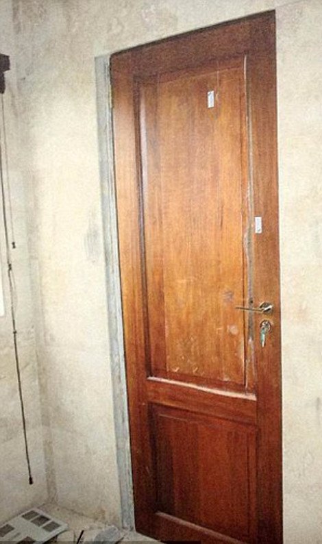 Το αιματοκυλισμένο σπίτι του Πιστόριους -Τι είδαν οι αστυνομικοί όταν μπήκαν σε αυτό μετά το φόνο [εικόνες] | iefimerida.gr 5