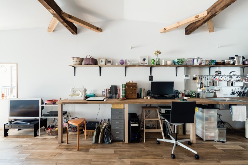 Το σπίτι με τις 3 πόρτες και τους ανύπαρκτους τοίχους: Μία εξωτερική και δύο για τα μπάνια [εικόνες] | iefimerida.gr 2