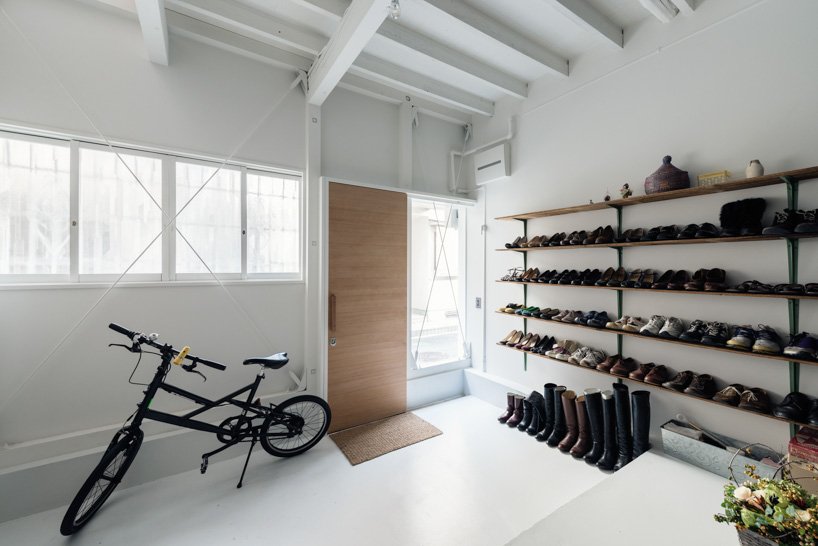 Το σπίτι με τις 3 πόρτες και τους ανύπαρκτους τοίχους: Μία εξωτερική και δύο για τα μπάνια [εικόνες] | iefimerida.gr 5