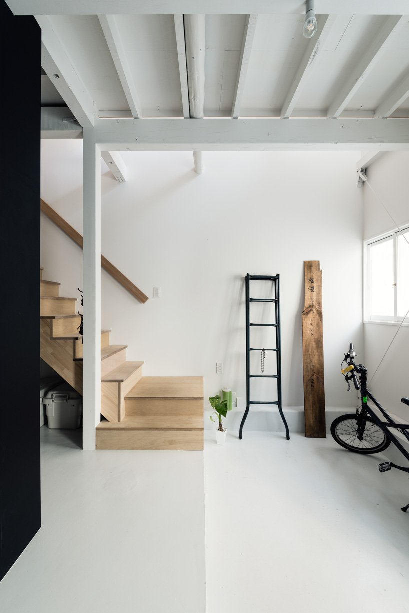 Το σπίτι με τις 3 πόρτες και τους ανύπαρκτους τοίχους: Μία εξωτερική και δύο για τα μπάνια [εικόνες] | iefimerida.gr 7