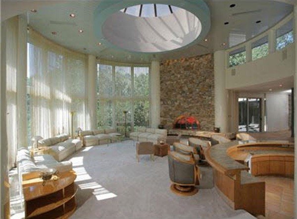 Πωλείται το σπίτι της Γουίντεϊ Χιούστον [εικόνες] | iefimerida.gr 1