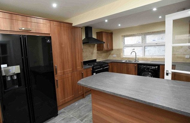  Οδηγός ταξί αγόρασε με ένα ευρώ ένα ετοιμόρροπο... αχούρι και το μετέτρεψε σε ένα καταπληκτικό σπίτι αξίας 190.000 ευρώ -Η απίστευτη μεταμόρφωση [εικόνες & βίντεο] | iefimerida.gr 5