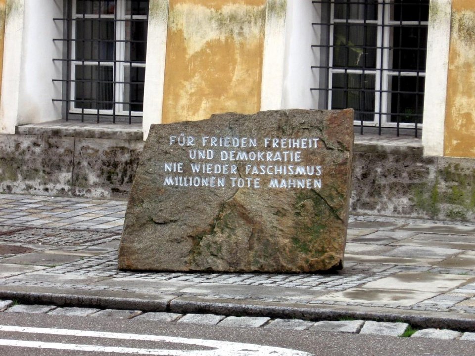 Διαμάχη για το μέλλον του σπιτιού που γεννήθηκε ο Χίτλερ -Σκέψεις για να στεγαστεί δημοτικό σχολείο [εικόνες] | iefimerida.gr 2