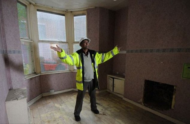  Οδηγός ταξί αγόρασε με ένα ευρώ ένα ετοιμόρροπο... αχούρι και το μετέτρεψε σε ένα καταπληκτικό σπίτι αξίας 190.000 ευρώ -Η απίστευτη μεταμόρφωση [εικόνες & βίντεο] | iefimerida.gr 4