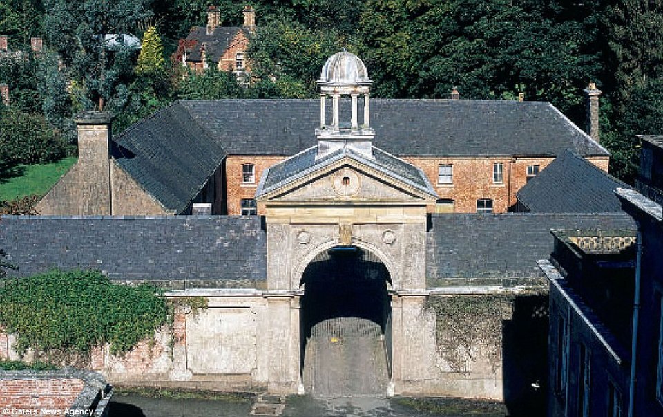 Δική σας με 5 εκατ. δολάρια αν είστε γενναίοι -Η καταραμένη έπαυλη μετρά 3 θανάτους, μία αυτοκτονία και μία χρεοκοπία [εικόνες] | iefimerida.gr 4