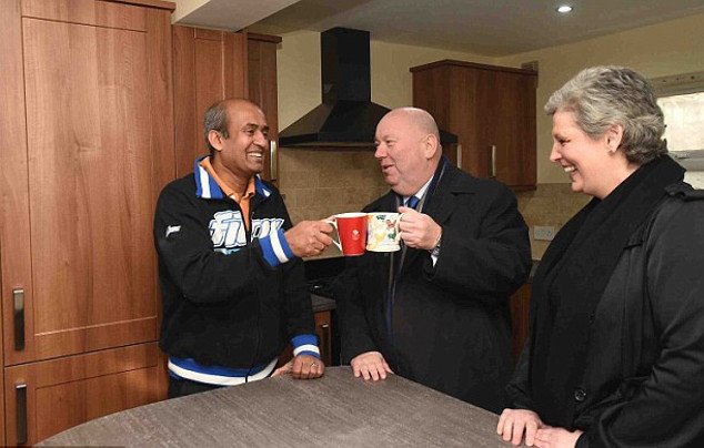  Οδηγός ταξί αγόρασε με ένα ευρώ ένα ετοιμόρροπο... αχούρι και το μετέτρεψε σε ένα καταπληκτικό σπίτι αξίας 190.000 ευρώ -Η απίστευτη μεταμόρφωση [εικόνες & βίντεο] | iefimerida.gr 9