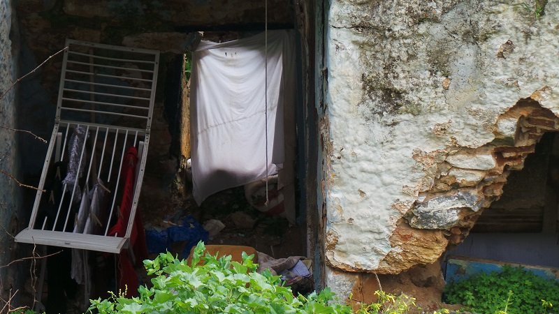 Εικόνες ντροπής στη Σύρο: 38χρονος προσπαθεί να επιβιώσει σε παράγκα χωρίς ρεύμα και νερό [βίντεο & εικόνες] | iefimerida.gr 2