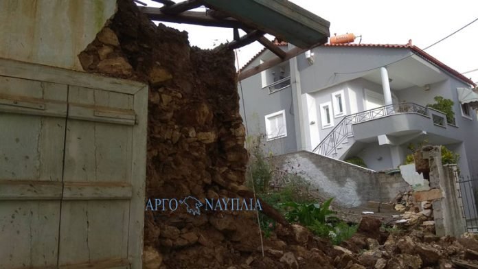 Το σπίτι ήταν παλιό και ακατοίκητο