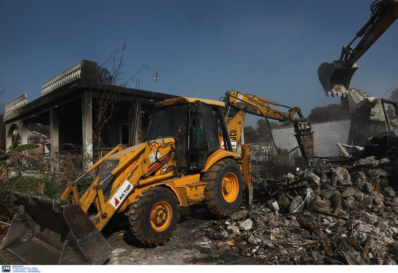 Γκρεμίζουν τα «κόκκινα» σπίτια στο Μάτι [εικόνες] | iefimerida.gr 8