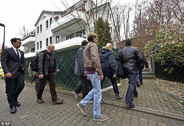 Σοκ για τους γονείς του συγκυβερνήτη - Ενημερώθηκαν λίγο πριν τη συνέντευξη Τύπου για την ευθύνη του παιδιού τους [εικόνες] | iefimerida.gr 2