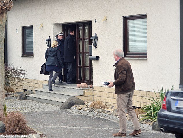 Σοκ για τους γονείς του συγκυβερνήτη - Ενημερώθηκαν λίγο πριν τη συνέντευξη Τύπου για την ευθύνη του παιδιού τους [εικόνες] | iefimerida.gr 1