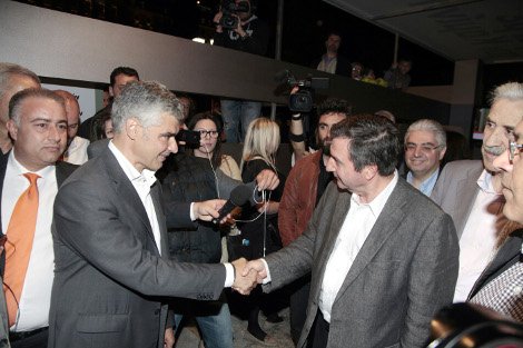 Εδωσαν τα χέρια αργά το βράδυ Καμίνης-Σπηλιωτόπουλος –«Κλείσιμο ματιού» στους ψηφοφόρους από τον υποψήφιο της ΝΔ [εικόνες] | iefimerida.gr 0