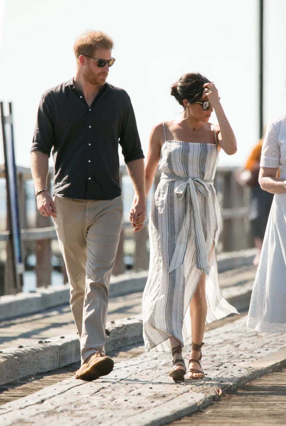 Η πιο τολμηρή (ever) εμφάνιση της Μέγκαν Μαρκλ: Το φόρεμα με το βαθύ σκίσιμο, οι άβολες πόζες [εικόνες] | iefimerida.gr 7