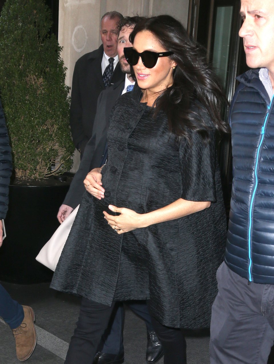 Η Μέγκαν Μαρκλ με αέρα ντίβας στην Νέα Υόρκη – Με «ψεύτικο» χαμόγελο, μαύρα γυαλιά, δεν χαιρέτησε κανέναν [εικόνες] | iefimerida.gr 1