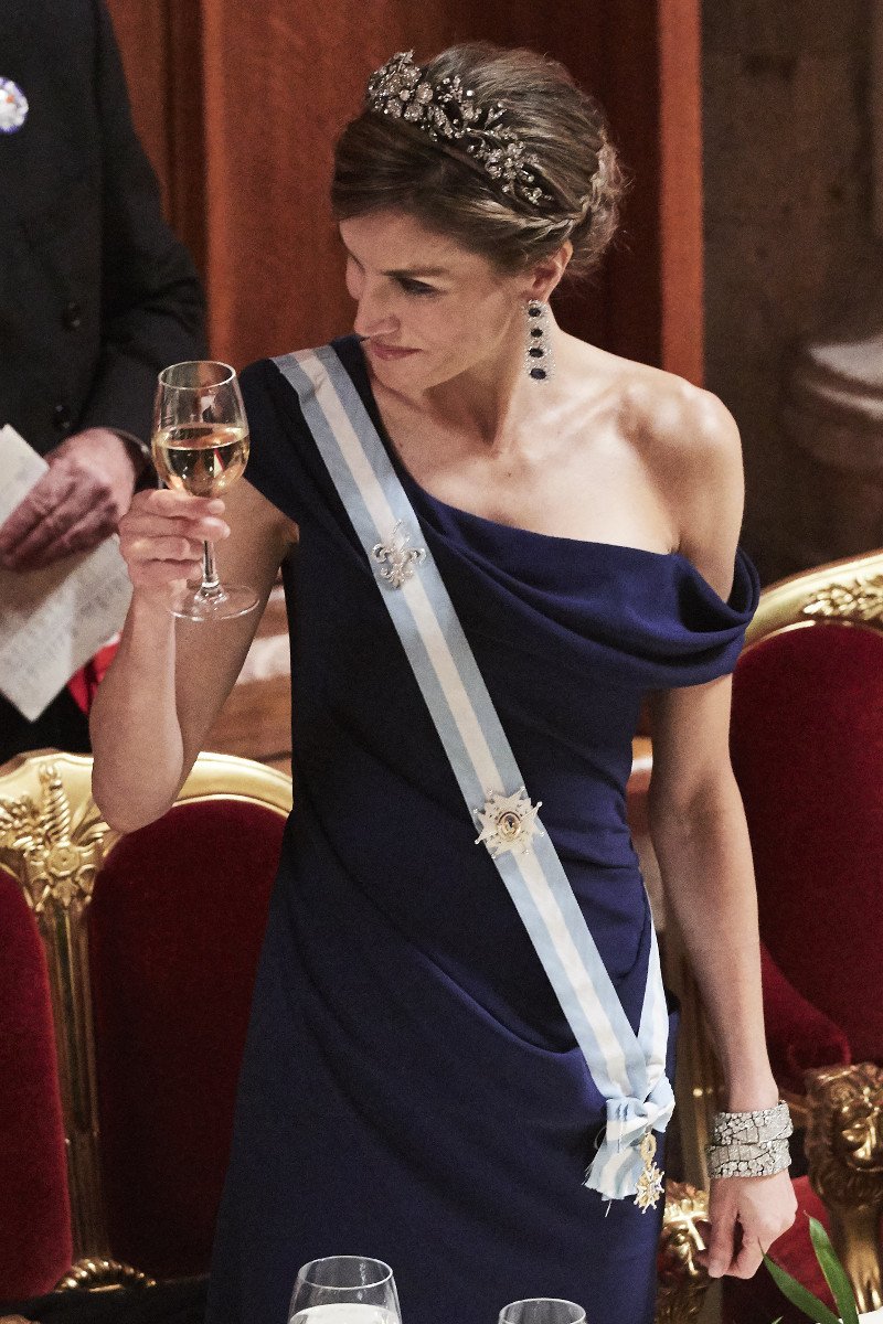 Ηττήθηκε από τη Λετίθια η Κέιτ Μίντλετον -Μουτρωμένη και κακοντυμένη η δούκισσα, αεράτη και στιλάτη η βασίλισσα [εικόνες]  | iefimerida.gr 15