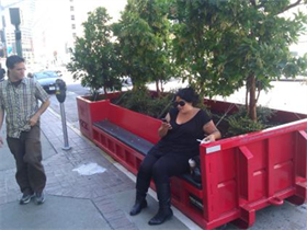 Το πρώτο φορητό πράσινο παγκάκι «φύτρωσε» στη Θεσσαλονίκη [εικόνες] | iefimerida.gr 2