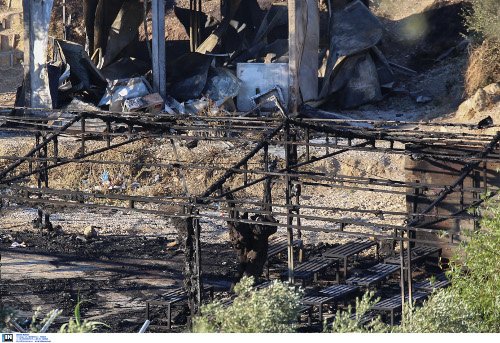Εκαναν στάχτη τον καταυλισμό της Μόριας -Τον έκαψαν γιατί συνελήφθη μετανάστης [εικόνες & βίντεο] | iefimerida.gr 8