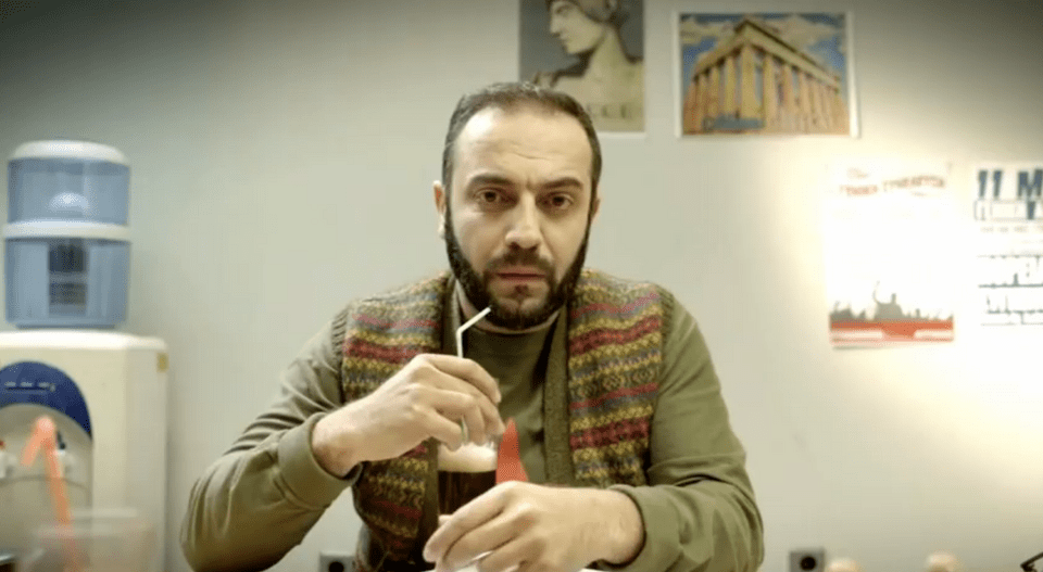 Το νέο προεκλογικό σποτ της ΟΝΝΕΔ για τους δημοσίους υπαλλήλους που άναψε φωτιές στη ΔΑΚΕ [βίντεο] | iefimerida.gr 1