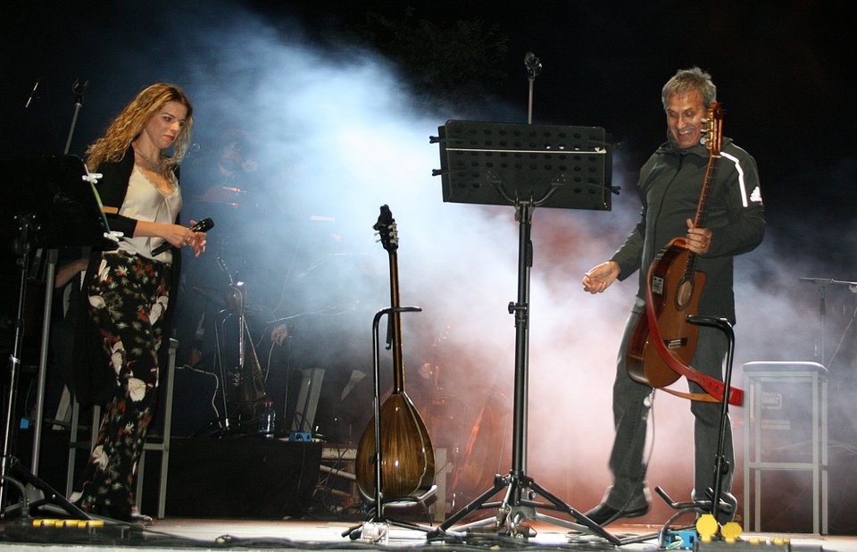 Καλλιόπη Βέττα και Γιώργος Νταλάρας, επί σκηνής του Σπούτνικ Festival 2018.