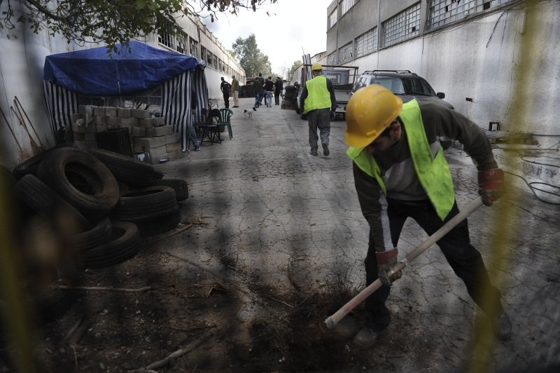 Επιχείρηση των ΜΑΤ στον Βοτανικό -Εκκενώθηκε ο χώρος του τεμένους από τους καταληψίες -15 προσαγωγές [εικόνες] | iefimerida.gr 0