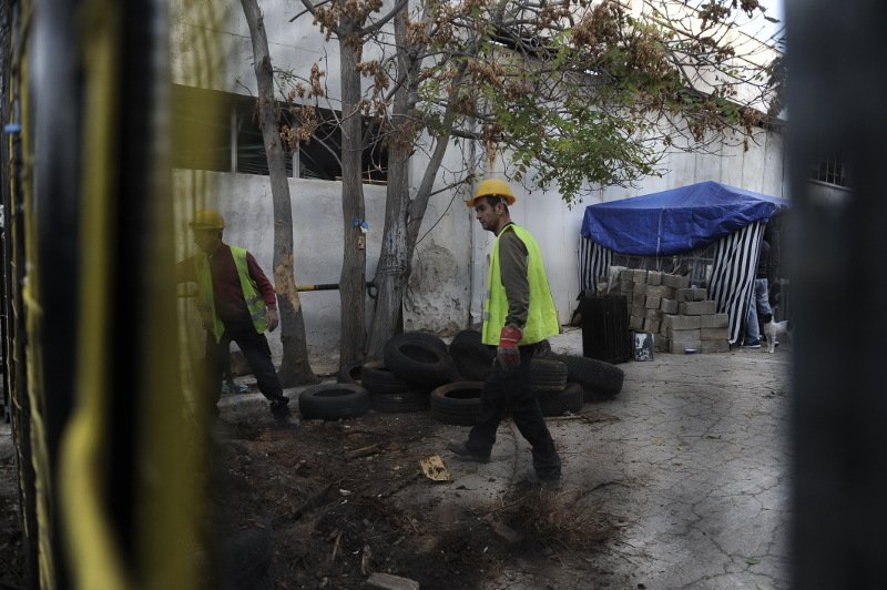 Επιχείρηση των ΜΑΤ στον Βοτανικό -Εκκενώθηκε ο χώρος του τεμένους από τους καταληψίες -15 προσαγωγές [εικόνες] | iefimerida.gr 1