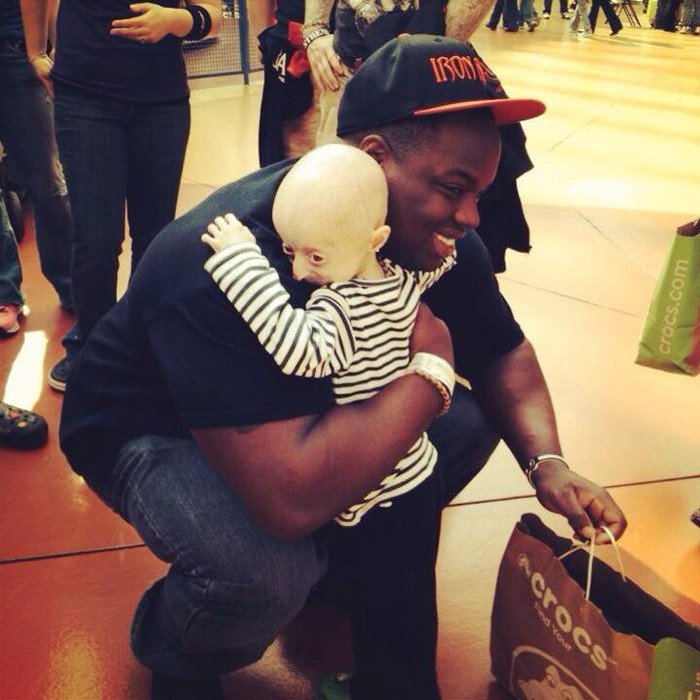 Η 12χρονη με προγηρία που «λυγίζει» το Θηρίο -Μια σπάνια φιλία [εικόνες]  | iefimerida.gr 5