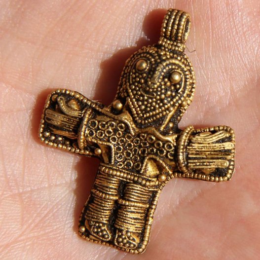 Σταυρός ηλικίας 1.100 ετών, αλλάζει τα ιστορικά δεδομένα της Δανίας [εικόνες]  | iefimerida.gr 0