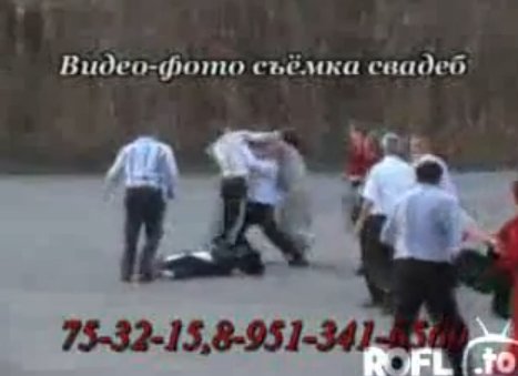 Το περίεργο «έθιμο» των Ρώσων: Αντί για ευχές μοιράζουν μπουνιές στους γάμους [βίντεο & εικόνες] | iefimerida.gr 0