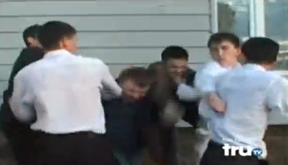 Το περίεργο «έθιμο» των Ρώσων: Αντί για ευχές μοιράζουν μπουνιές στους γάμους [βίντεο & εικόνες] | iefimerida.gr 2