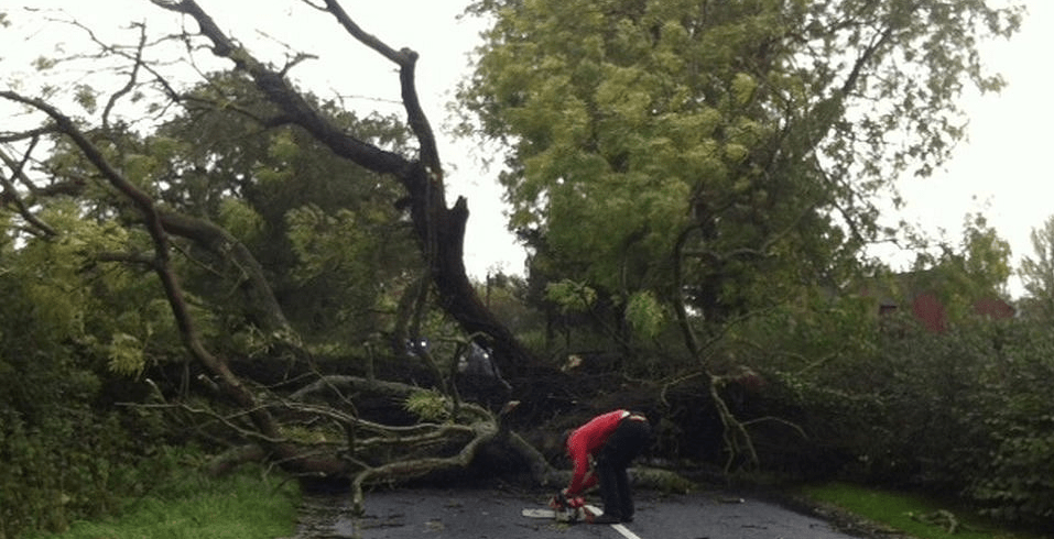 Χάος στη Βρετανία – Τέσσερις νεκροί από τη φονική κακοκαιρία, παρέλυσε η χώρα [εικόνες] | iefimerida.gr 3