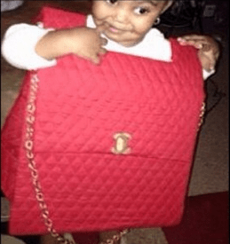 Ντύνουν τα παιδιά τους τσάντες Chanel και τα παίρνουν από το χέρι [εικόνες] | iefimerida.gr 5