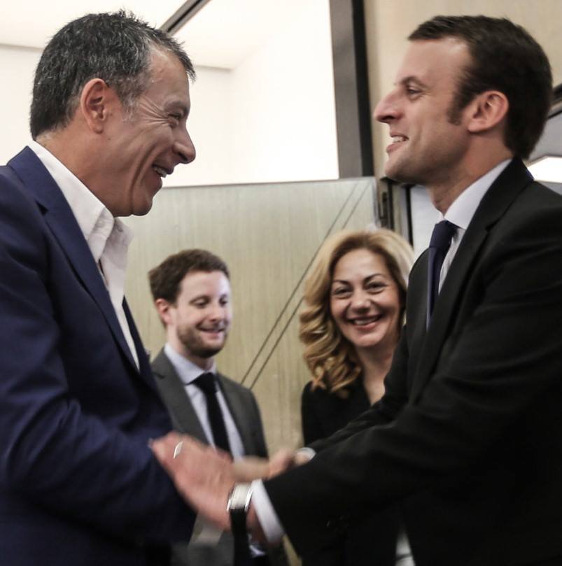 Οταν ο Θεοδωράκης έφαγε πρωινό στον Σηκουάνα με τον Μακρόν -Με κρουασάν και κρητικό μέλι [εικόνες]  | iefimerida.gr 0