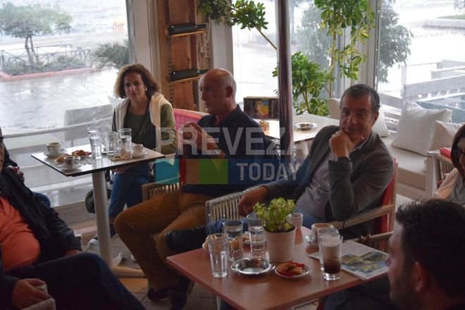 Θεοδωράκης: «Οταν ο Τσίπρας με πήγε το 2012 σε ένα υπόγειο της Κουμουνδούρου» | iefimerida.gr 0