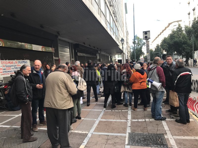 Διαμαρτυρία εργαζομένων στους ΟΤΑ έξω από το υπουργείο Εργασίας [εικόνες] | iefimerida.gr 2