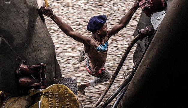 Σερφ πάνω στο τρένο -Ενα λάθος και είσαι νεκρός [εικόνες&βίντεο] | iefimerida.gr 1