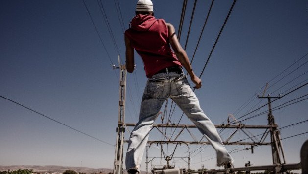 Σερφ πάνω στο τρένο -Ενα λάθος και είσαι νεκρός [εικόνες&βίντεο] | iefimerida.gr 0