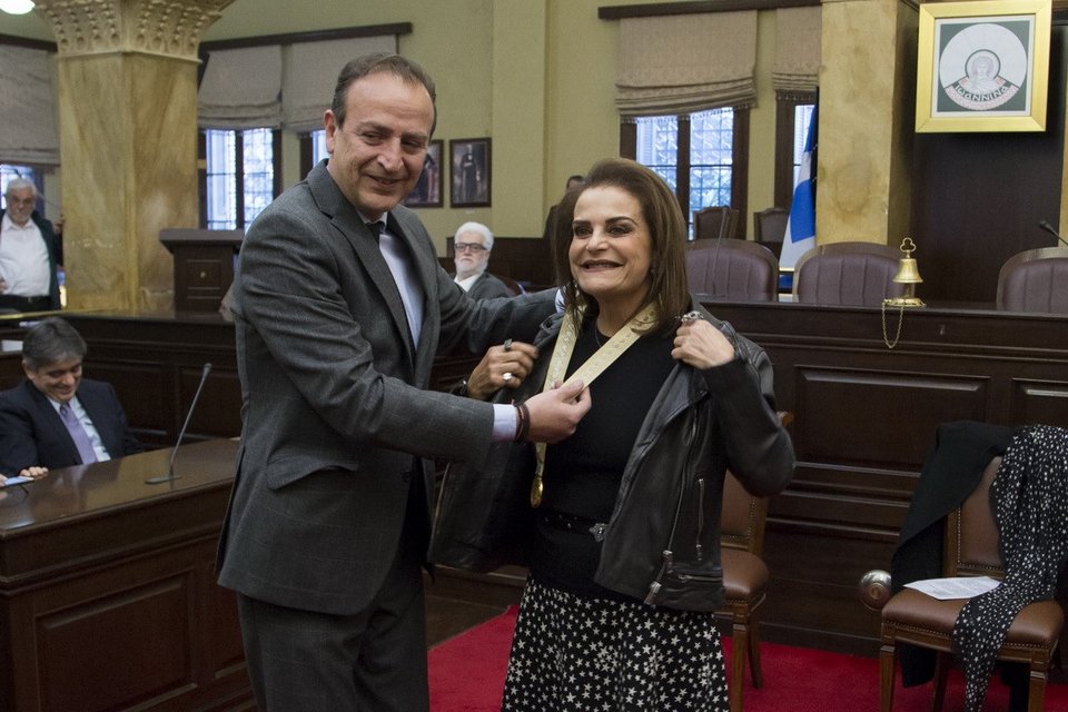 Τα Ιωάννινα τίμησαν τη Σοφία Στάικου για τη συμβολή της στη δημιουργία του Μουσείου Αργυροτεχνίας [εικόνες]  | iefimerida.gr 1