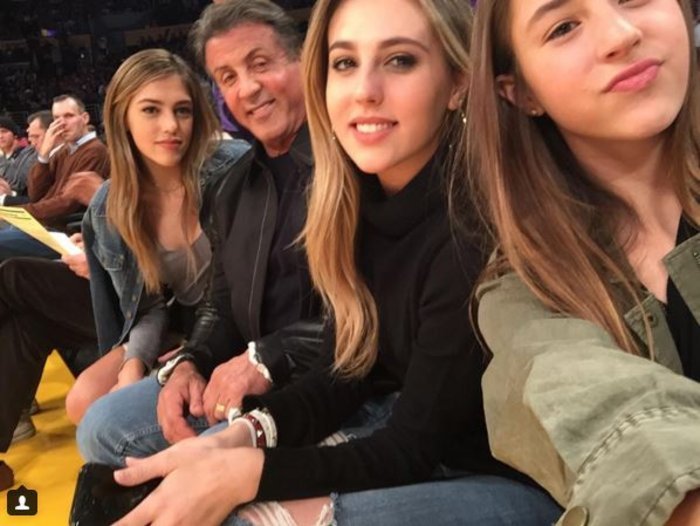 Οι κόρες του Σταλόνε έκλεψαν την παράσταση στις Χρυσές Σφαίρες [εικόνες] | iefimerida.gr 9