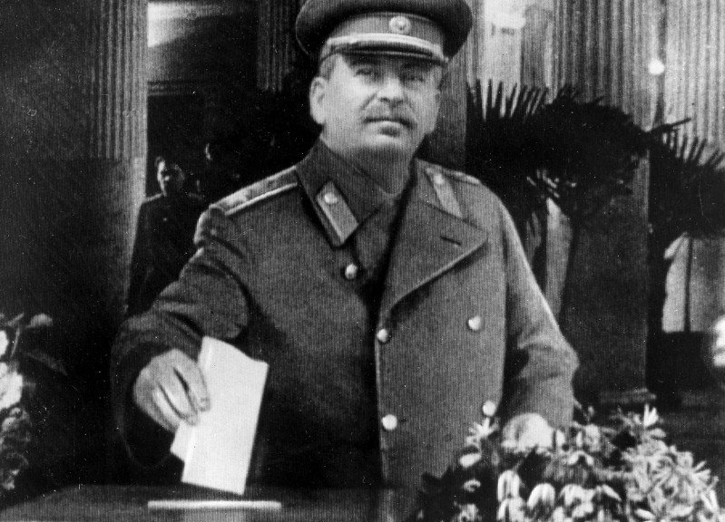 Ο «πατερούλης» ψηφίζει / Φωτογραφία: ΑΡ