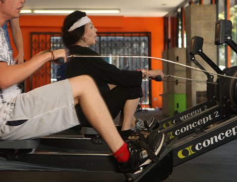 Η μητέρα του Σταλόνε, 92 ετών, «λιώνει» στα γυμναστήρια [εικόνες] | iefimerida.gr 7