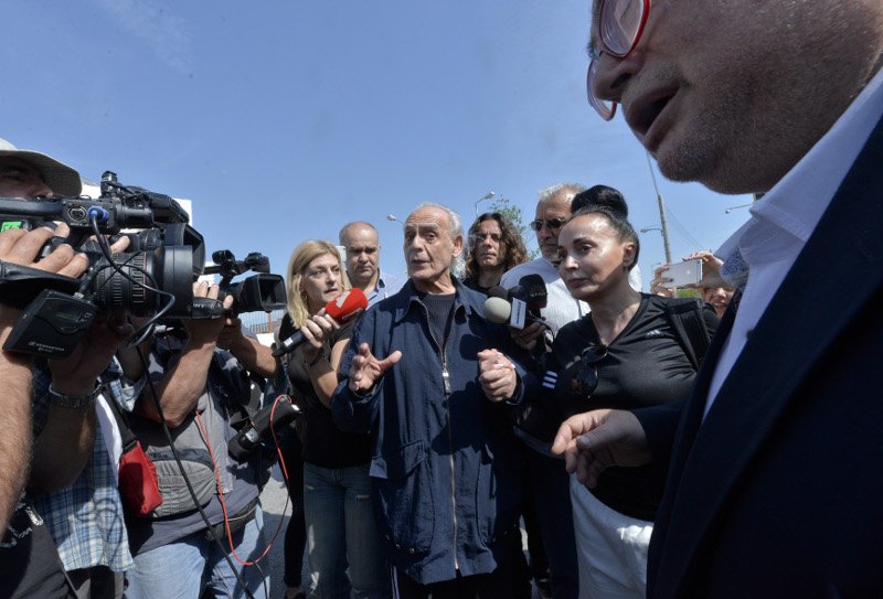 Βίκυ Σταμάτη: Χέρι χέρι με τον Ακη, τρυφερότητες και χαμόγελα [εικόνες] | iefimerida.gr 4