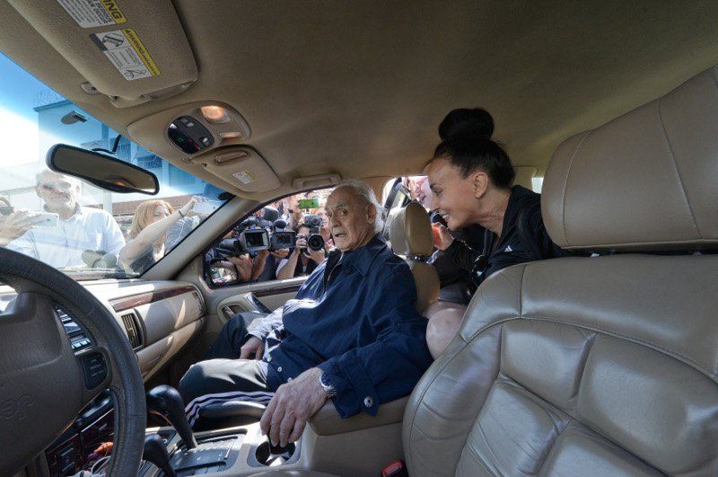 Βίκυ Σταμάτη: Χέρι χέρι με τον Ακη, τρυφερότητες και χαμόγελα [εικόνες] | iefimerida.gr 7