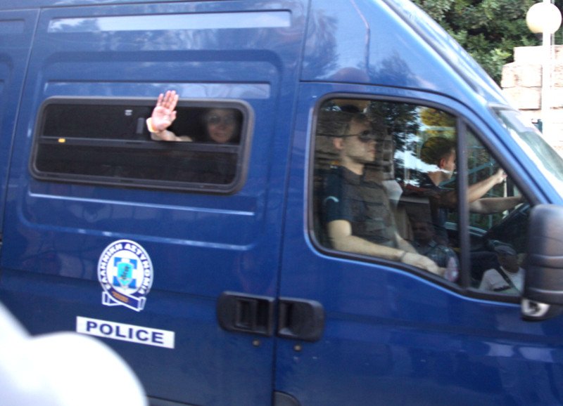 Η στιγμή της αποφυλάκισης της Βίκυς Σταμάτη -Τι δήλωσε στους δημοσιογράφους [εικόνες & βίντεο] | iefimerida.gr 5